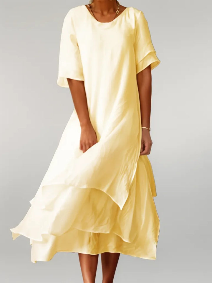 Jasmine | Geschichtetes Fließendes Midi-Kleid" can be rewritten as:

"Jasmine | Layered Flowing Midi Dress
